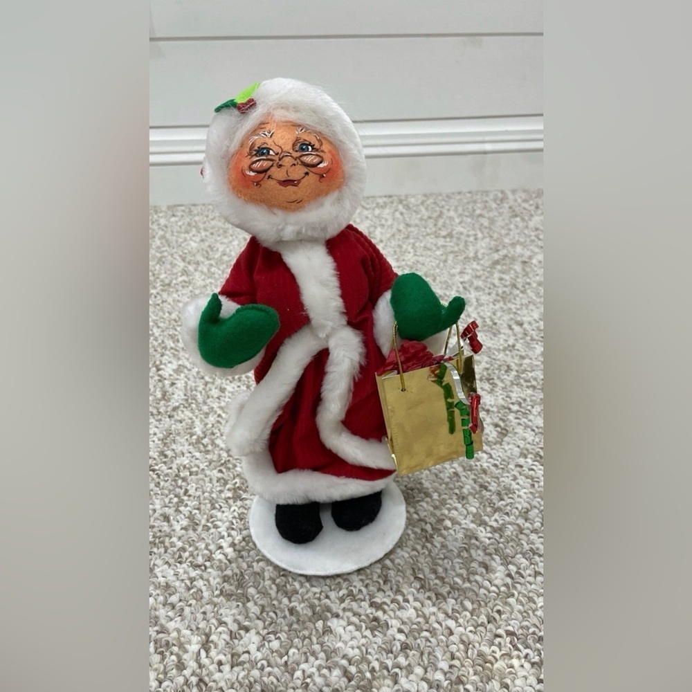 Annalee Festive Holiday Christmas Figurines/Dolls - Santa & Mrs. Clause - EUC! - Picture 5 of 6